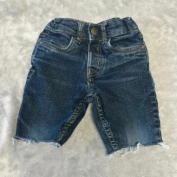 OshKosh B'gosh - denim pull on gender neutral shorts. Size 3T - Picture 1 of 4